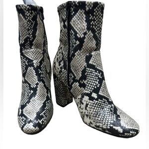 ALDO Black White Snakeskin Pattern Ankle Boots Booties 4” Block Heel Women’s 9M
